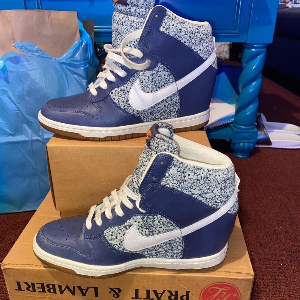 Size 9 Blue Flowers Nike Wedge Shoes